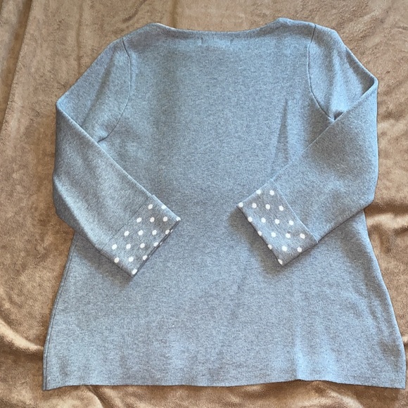 🐑Warm, Soft gray sweater with polkadot sleeve detail Size Med. - Picture 4 of 4